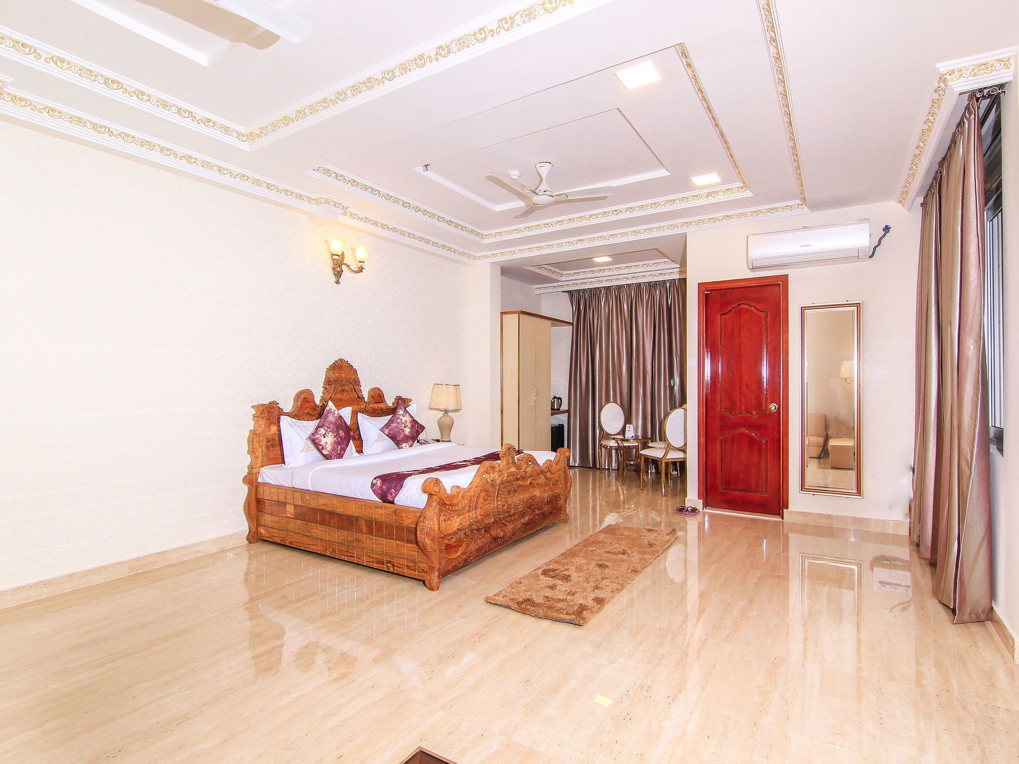 Oyo 11956 Galaxy Grand Hotel Лакнау Екстериор снимка